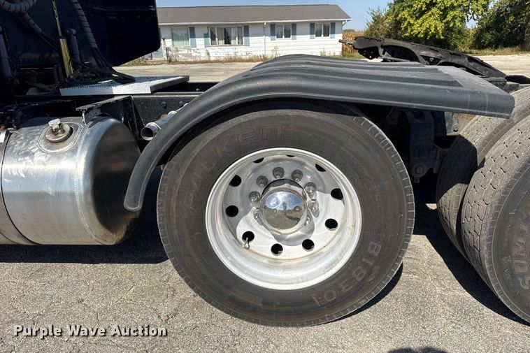 image for item EF2191 1999 Peterbilt 377 semi truck