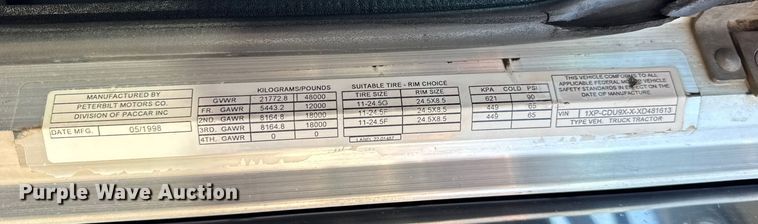 image for item EF2191 1999 Peterbilt 377 semi truck
