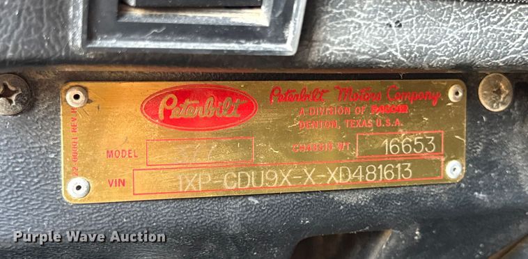 image for item EF2191 1999 Peterbilt 377 semi truck