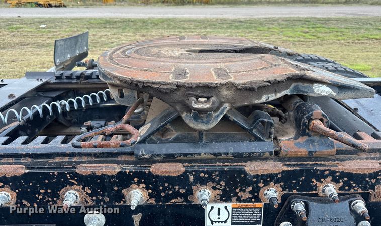 image for item EF6069 2017 Peterbilt 367 semi truck