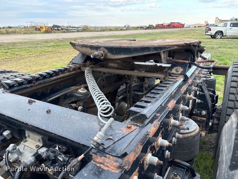 image for item EF6069 2017 Peterbilt 367 semi truck