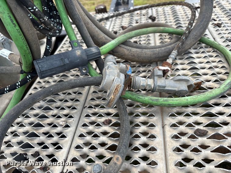 image for item EF6069 2017 Peterbilt 367 semi truck