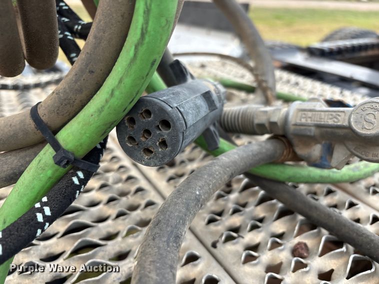 image for item EF6069 2017 Peterbilt 367 semi truck