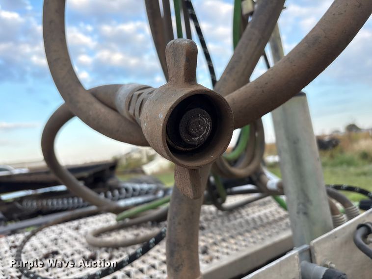 image for item EF6069 2017 Peterbilt 367 semi truck