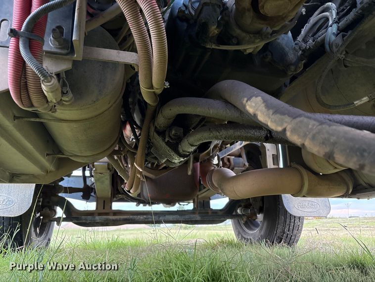 image for item EF6069 2017 Peterbilt 367 semi truck