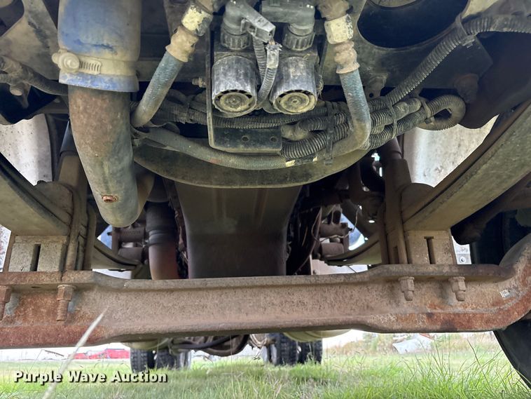 image for item EF6069 2017 Peterbilt 367 semi truck