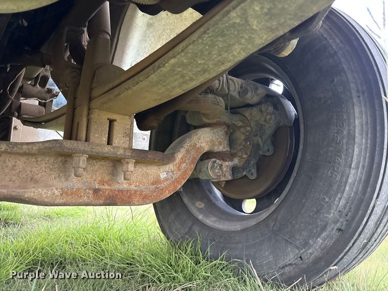 image for item EF6069 2017 Peterbilt 367 semi truck