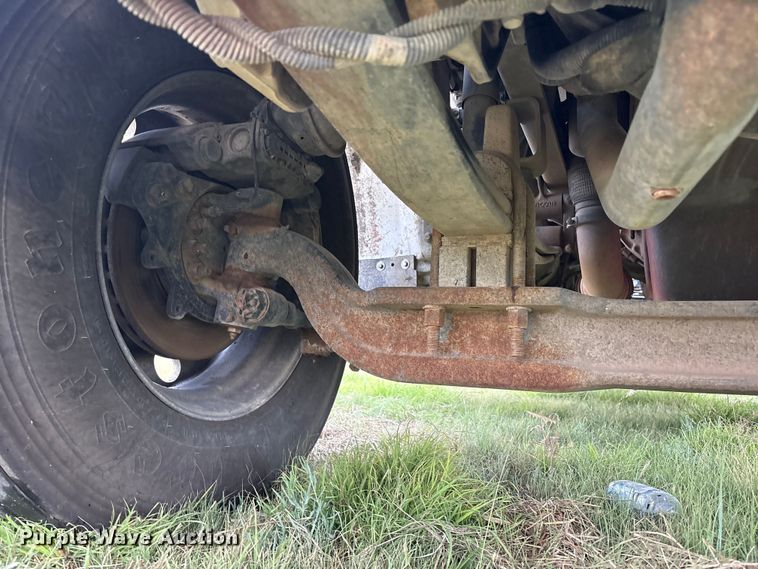 image for item EF6069 2017 Peterbilt 367 semi truck