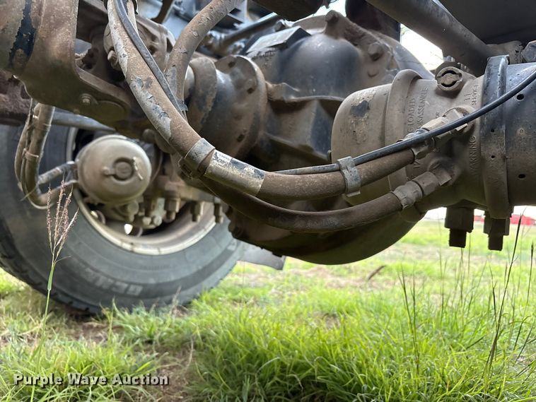 image for item EF6069 2017 Peterbilt 367 semi truck