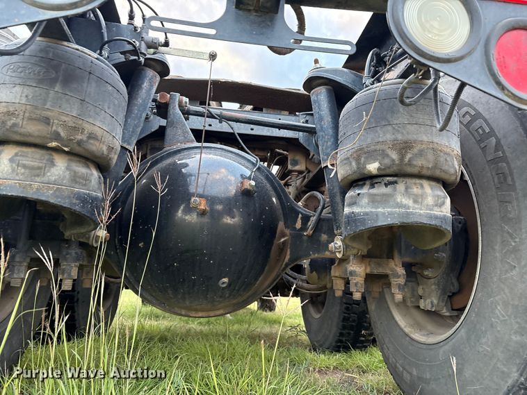 image for item EF6069 2017 Peterbilt 367 semi truck