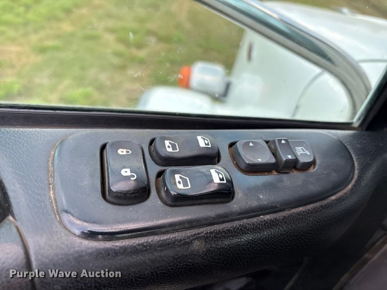 image for item EF6069 2017 Peterbilt 367 semi truck