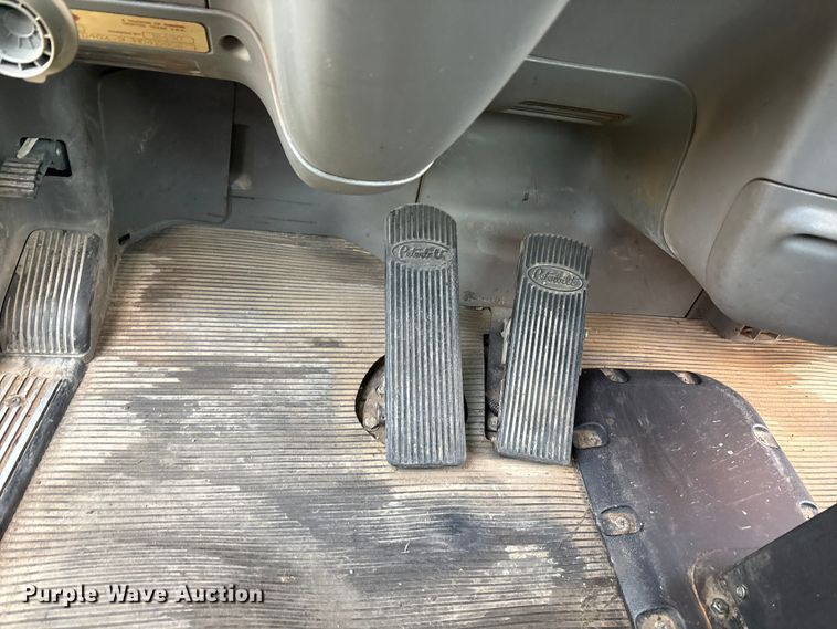 image for item EF6069 2017 Peterbilt 367 semi truck