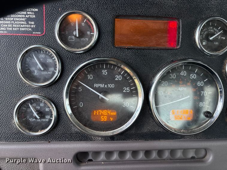 image for item EF6069 2017 Peterbilt 367 semi truck