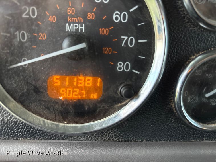 image for item EF6069 2017 Peterbilt 367 semi truck