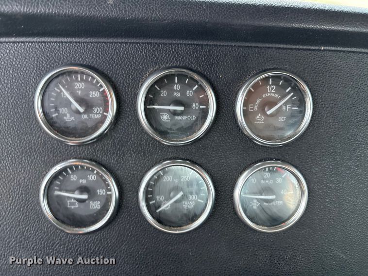 image for item EF6069 2017 Peterbilt 367 semi truck