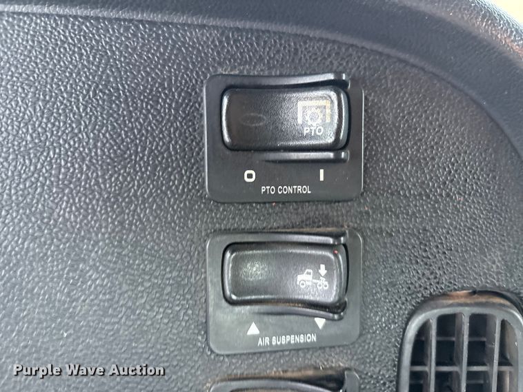 image for item EF6069 2017 Peterbilt 367 semi truck