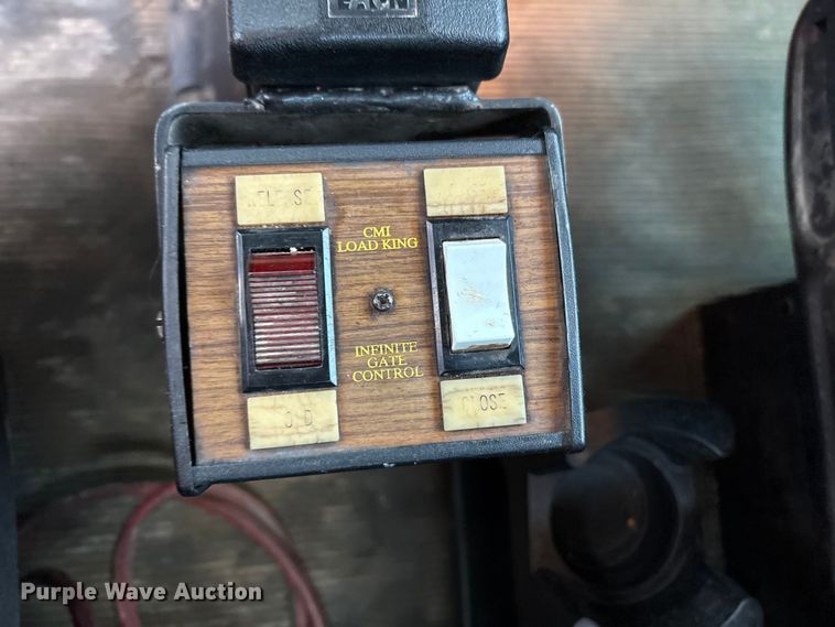 image for item EF6069 2017 Peterbilt 367 semi truck