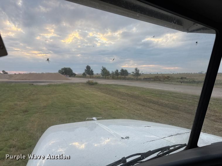 image for item EF6069 2017 Peterbilt 367 semi truck