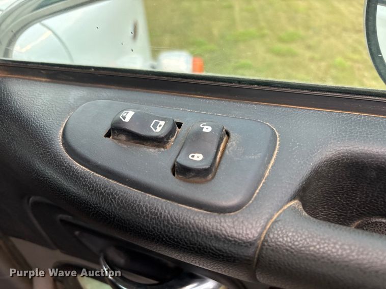 image for item EF6069 2017 Peterbilt 367 semi truck