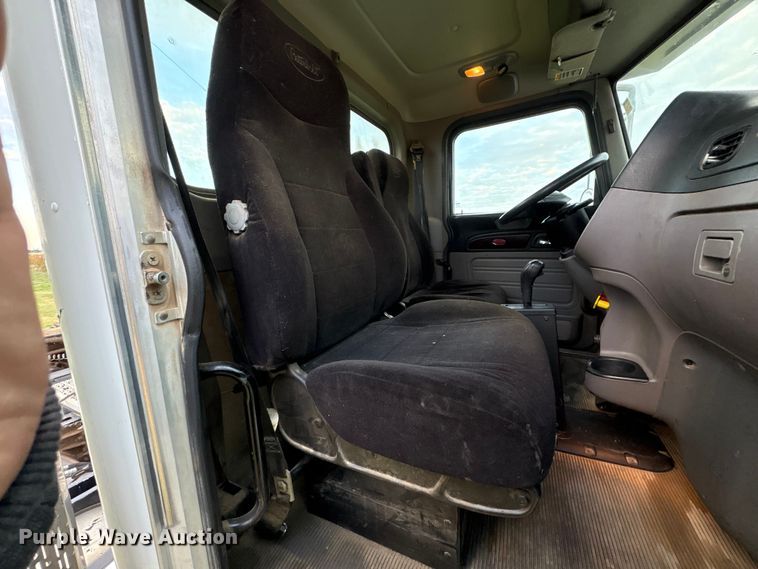 image for item EF6069 2017 Peterbilt 367 semi truck