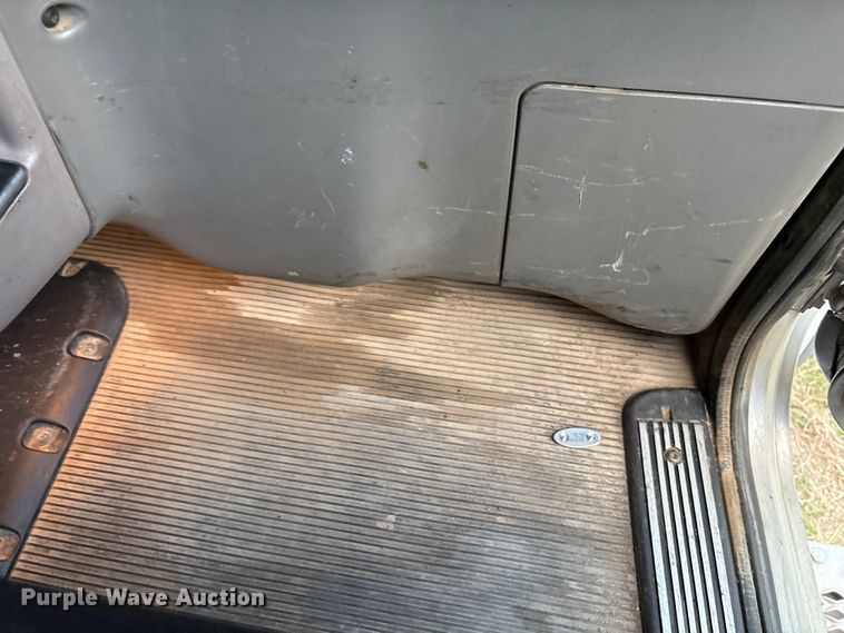 image for item EF6069 2017 Peterbilt 367 semi truck