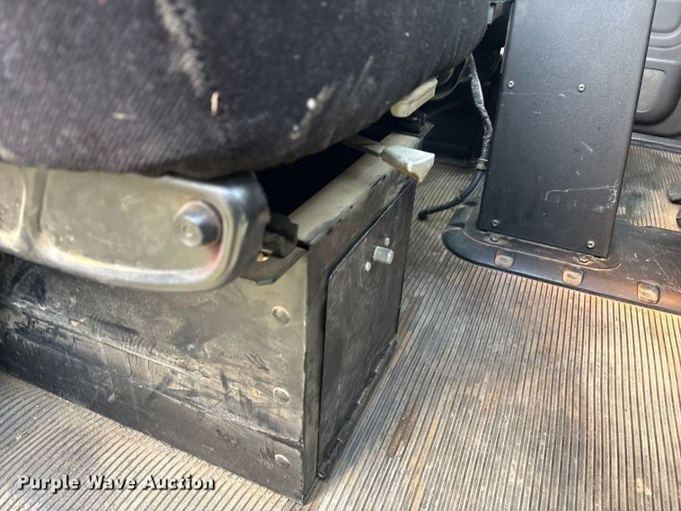 image for item EF6069 2017 Peterbilt 367 semi truck