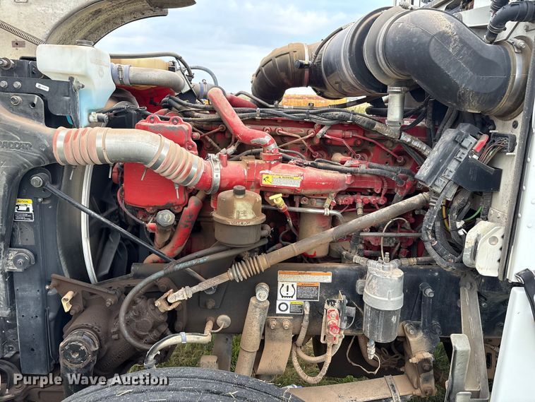 image for item EF6069 2017 Peterbilt 367 semi truck