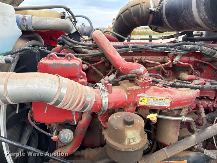 image for item EF6069 2017 Peterbilt 367 semi truck