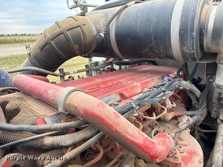 image for item EF6069 2017 Peterbilt 367 semi truck