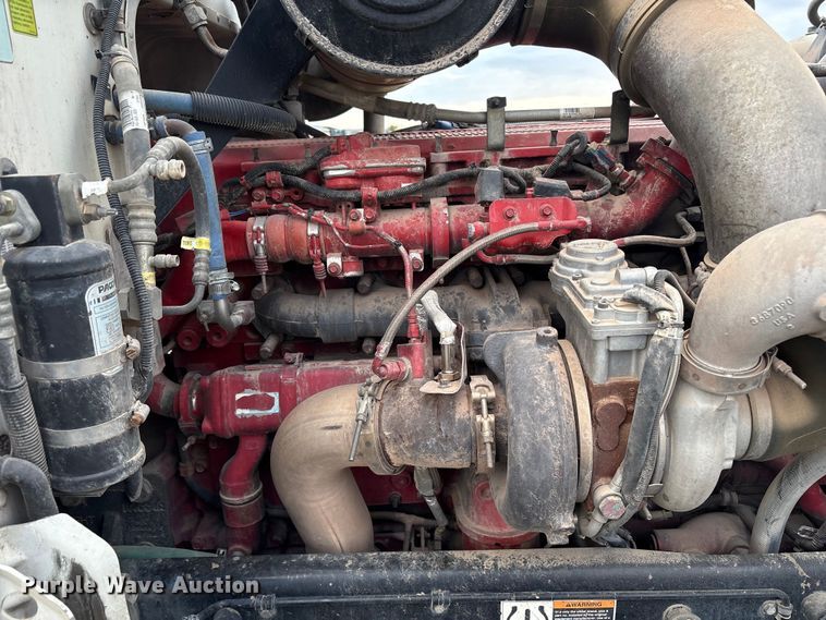 image for item EF6069 2017 Peterbilt 367 semi truck