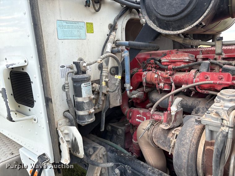 image for item EF6069 2017 Peterbilt 367 semi truck