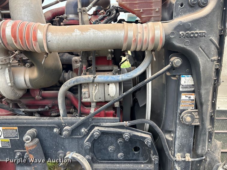 image for item EF6069 2017 Peterbilt 367 semi truck