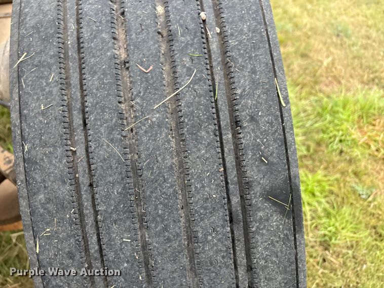 image for item EF6069 2017 Peterbilt 367 semi truck