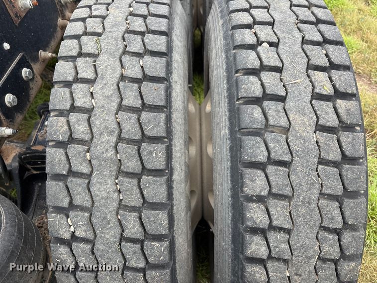 image for item EF6069 2017 Peterbilt 367 semi truck