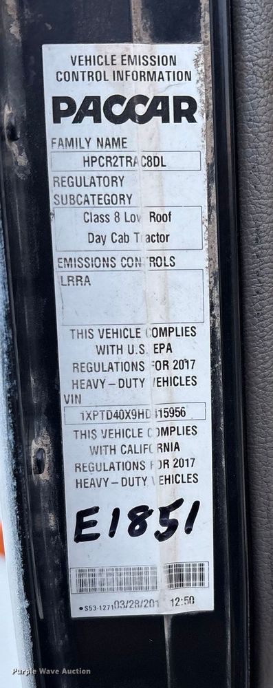 image for item EF6069 2017 Peterbilt 367 semi truck