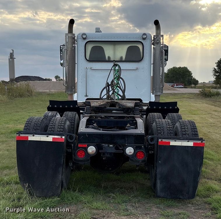 image for item EF6070 2017 Peterbilt 367 semi truck