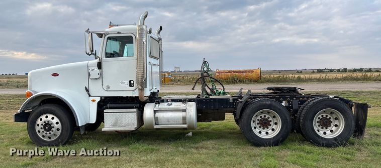 image for item EF6070 2017 Peterbilt 367 semi truck