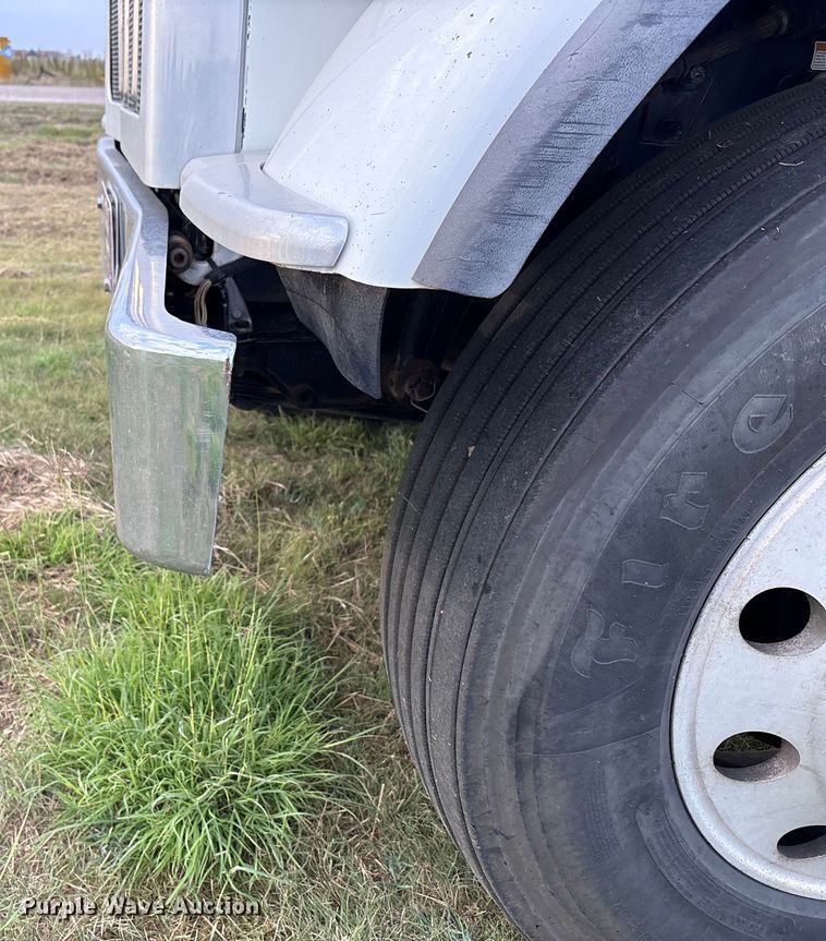 image for item EF6070 2017 Peterbilt 367 semi truck