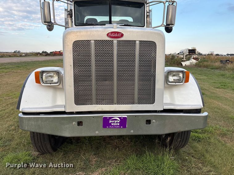 image for item EF6070 2017 Peterbilt 367 semi truck