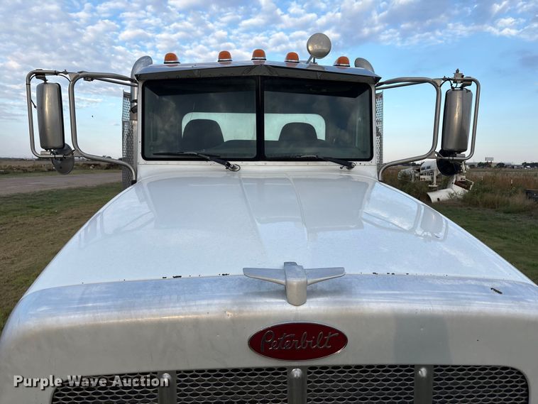 image for item EF6070 2017 Peterbilt 367 semi truck