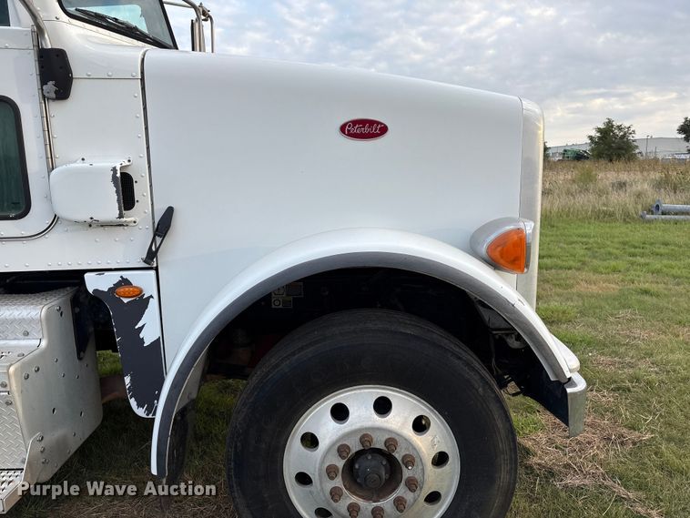 image for item EF6070 2017 Peterbilt 367 semi truck