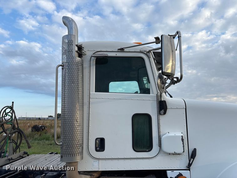 image for item EF6070 2017 Peterbilt 367 semi truck