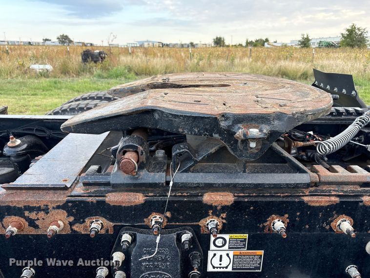 image for item EF6070 2017 Peterbilt 367 semi truck