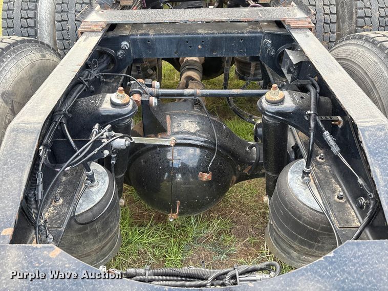 image for item EF6070 2017 Peterbilt 367 semi truck