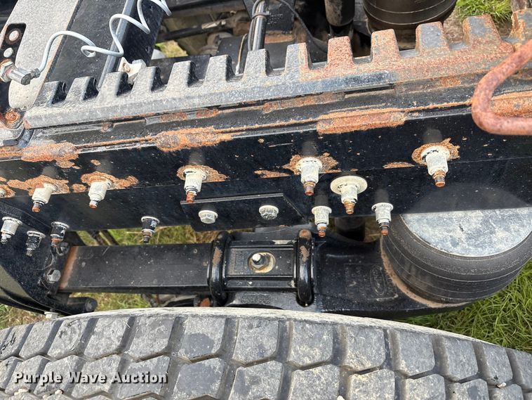 image for item EF6070 2017 Peterbilt 367 semi truck