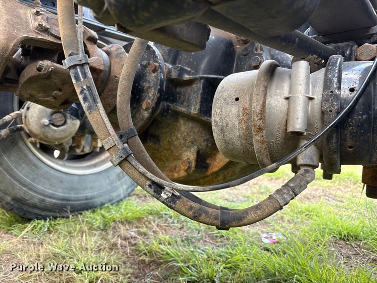 image for item EF6070 2017 Peterbilt 367 semi truck