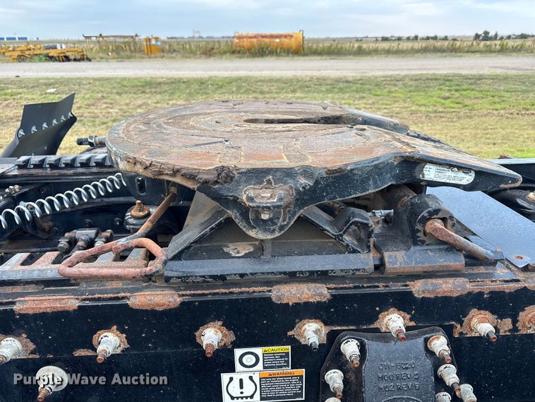 image for item EF6070 2017 Peterbilt 367 semi truck