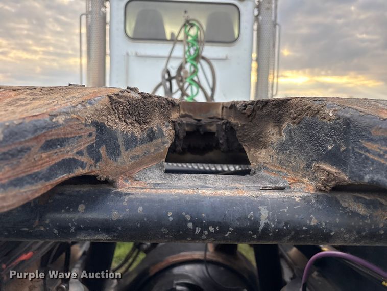 image for item EF6070 2017 Peterbilt 367 semi truck