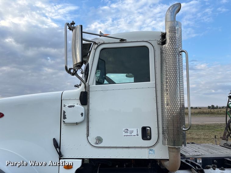 image for item EF6070 2017 Peterbilt 367 semi truck