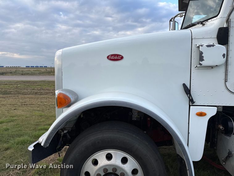 image for item EF6070 2017 Peterbilt 367 semi truck